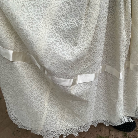 Vintage lace 1960’s long sleeve lace wedding dress - Picture 7 of 13